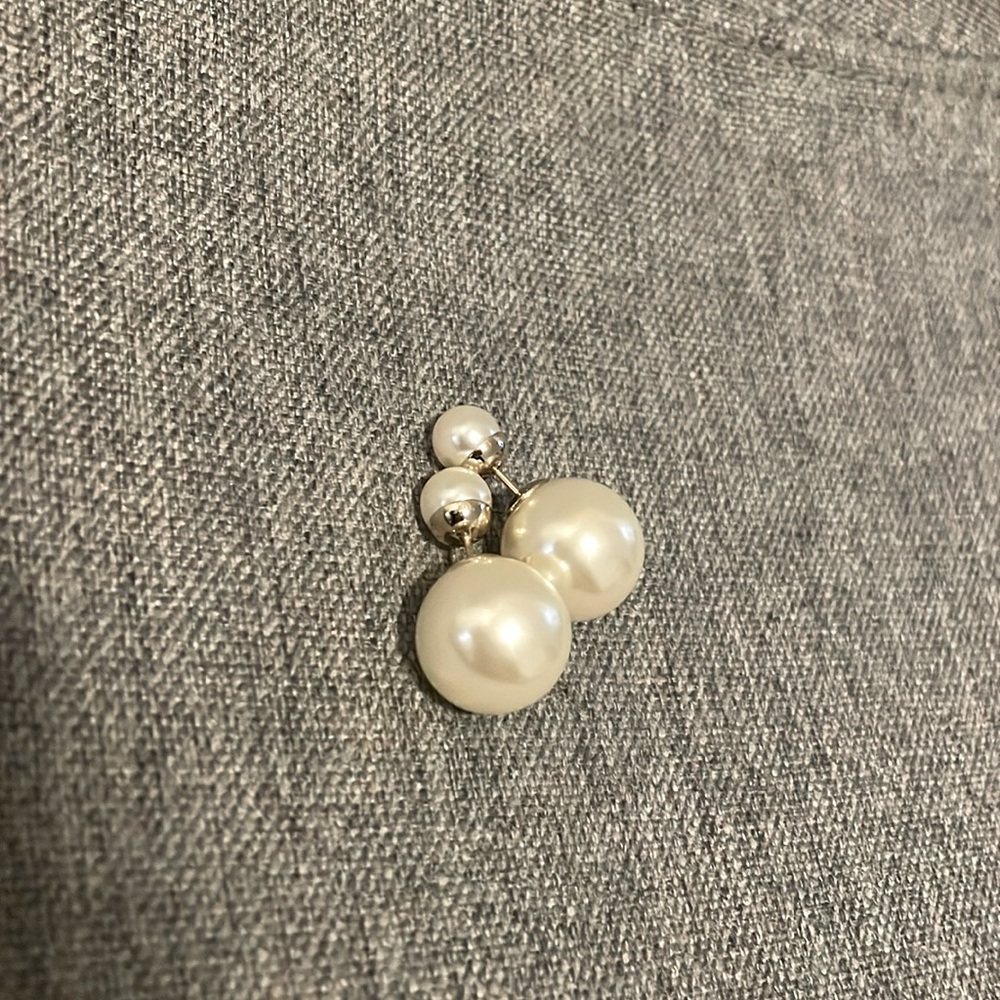 Pair of pearl color earrings